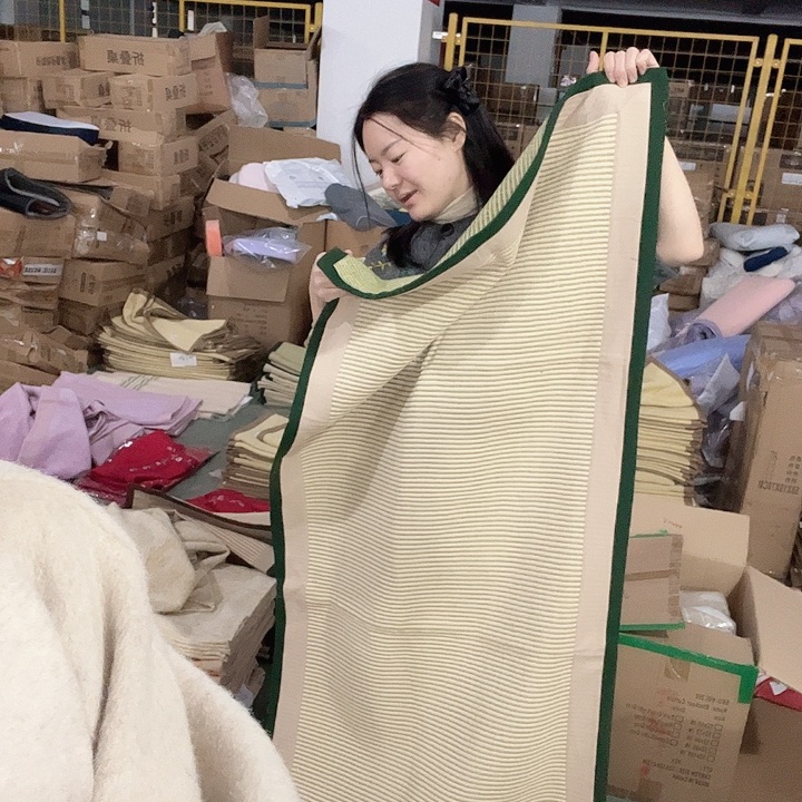 70*210绿边卡其沙发垫