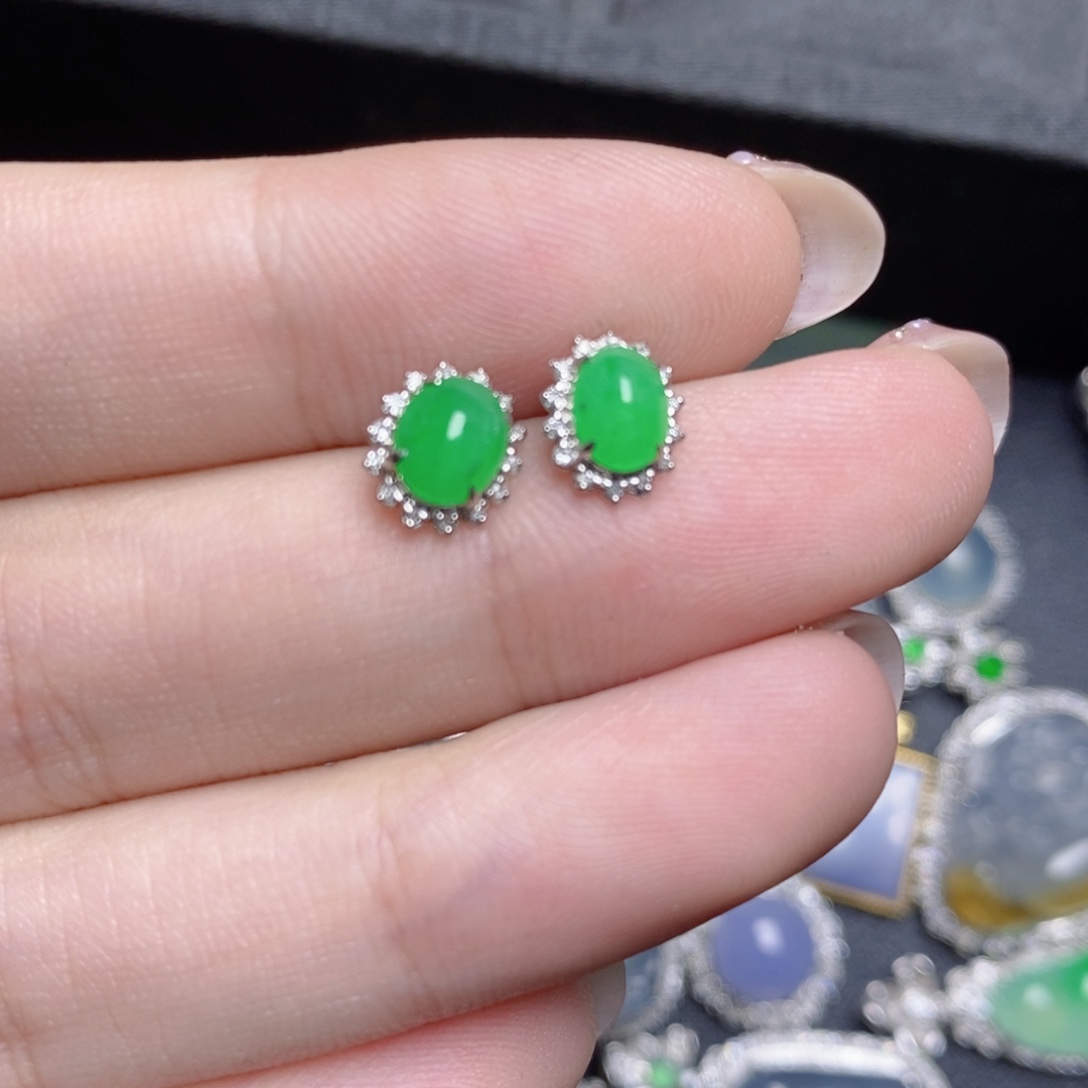 翡翠18K金镶嵌耳饰耳钉