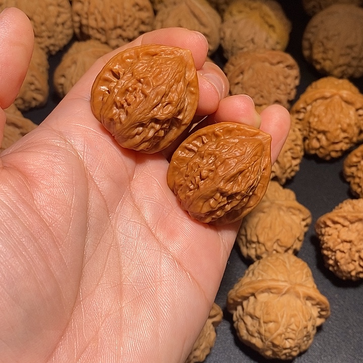 黑***地文玩核桃吊坠大红袍