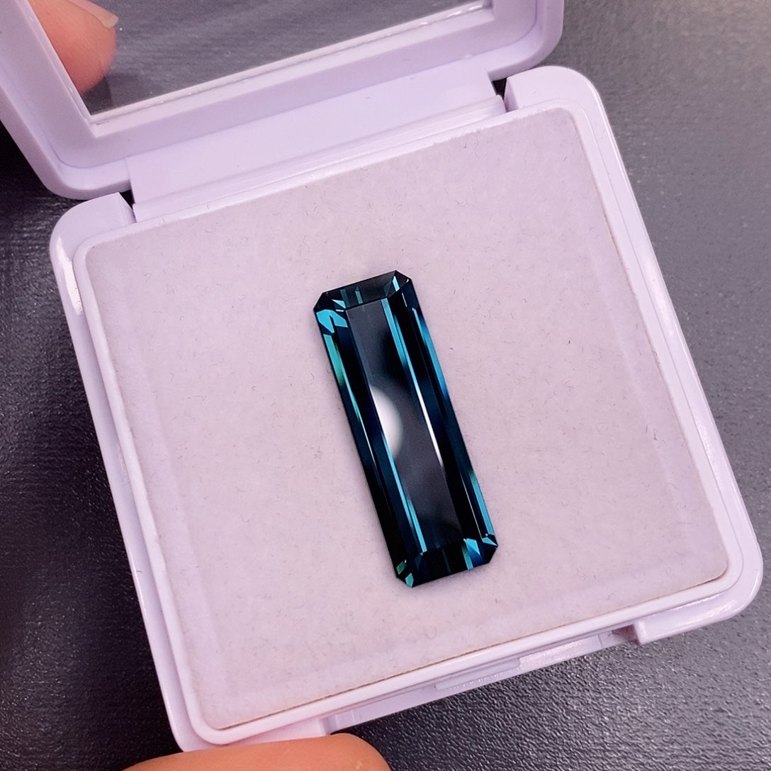 未镶嵌裸石碧玺14.3克拉