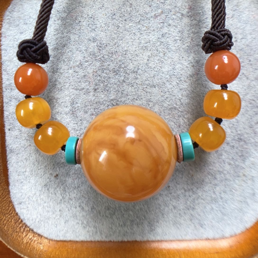 未镶嵌蜜蜡颈饰蜜蜡