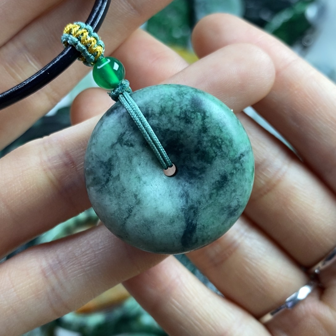 翡翠颈饰未镶嵌吊坠