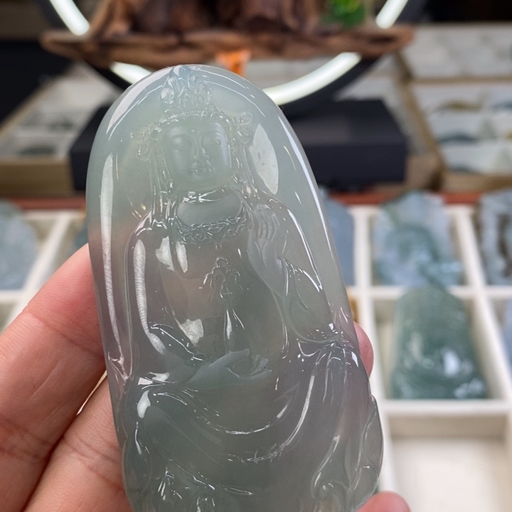 翡翠颈饰未镶嵌慈**舍翡翠