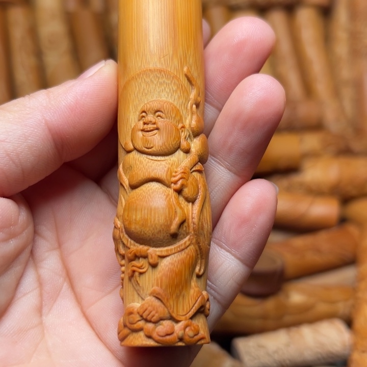 小***子实心竹雕刻手把件