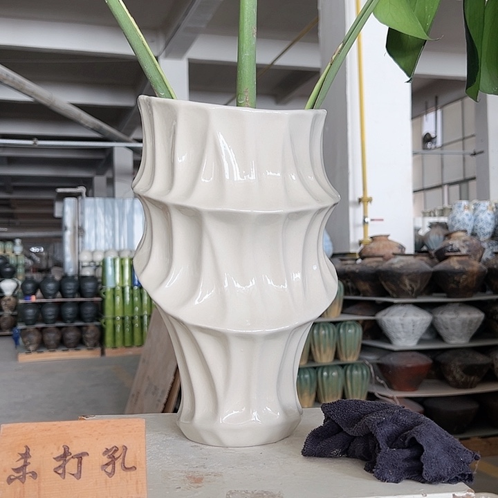 景德镇陶瓷花瓶工厂