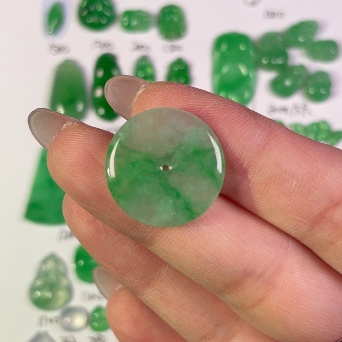 翡翠未镶嵌颈饰裸石