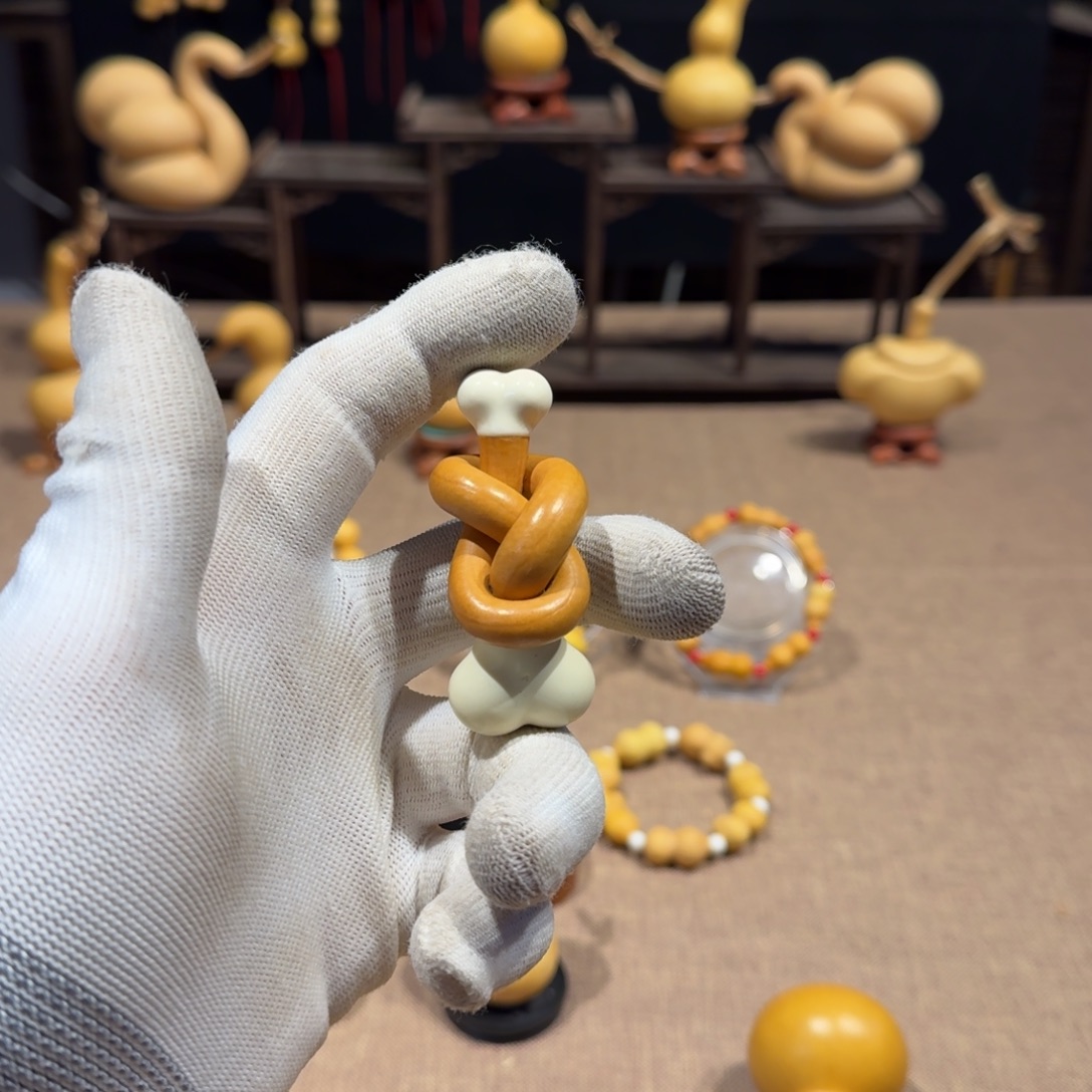 ****儿手把八宝葫芦一把抓