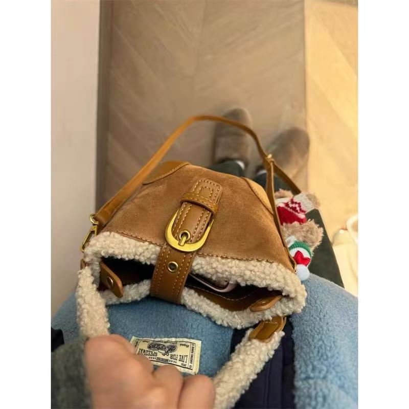 秋冬款美拉德包包女2025新款复古毛绒包手提水桶包毛毛单肩斜挎包