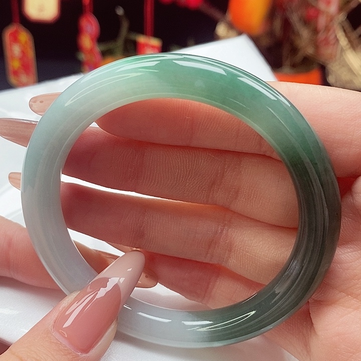 翡翠手镯未镶嵌55圈