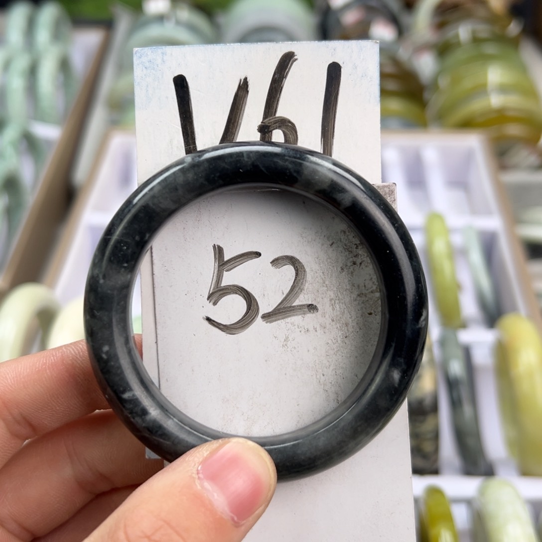 岫玉手镯未镶嵌天然岫玉微瑕，可以正常佩戴