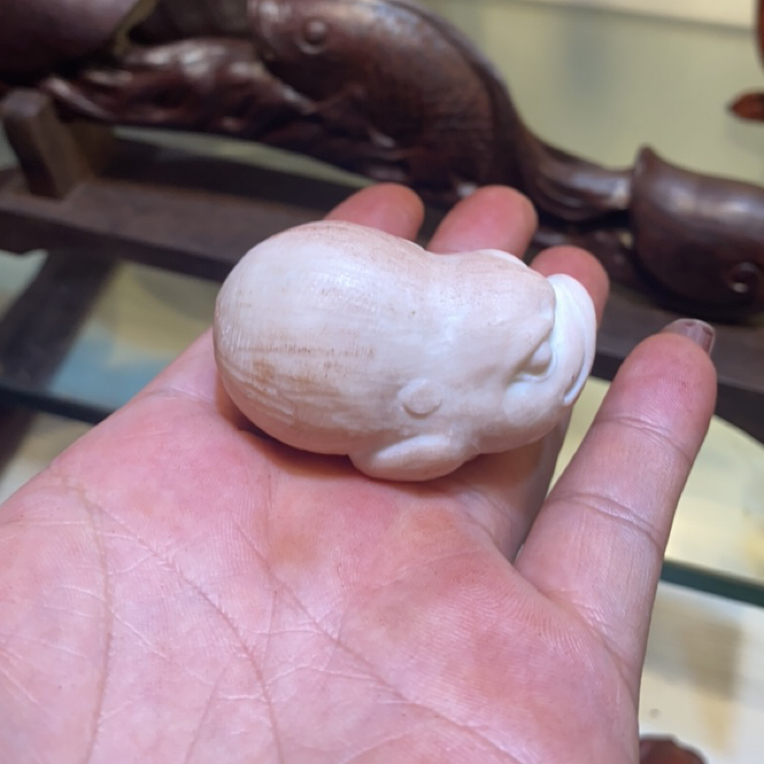角制品手工作品。手把玩