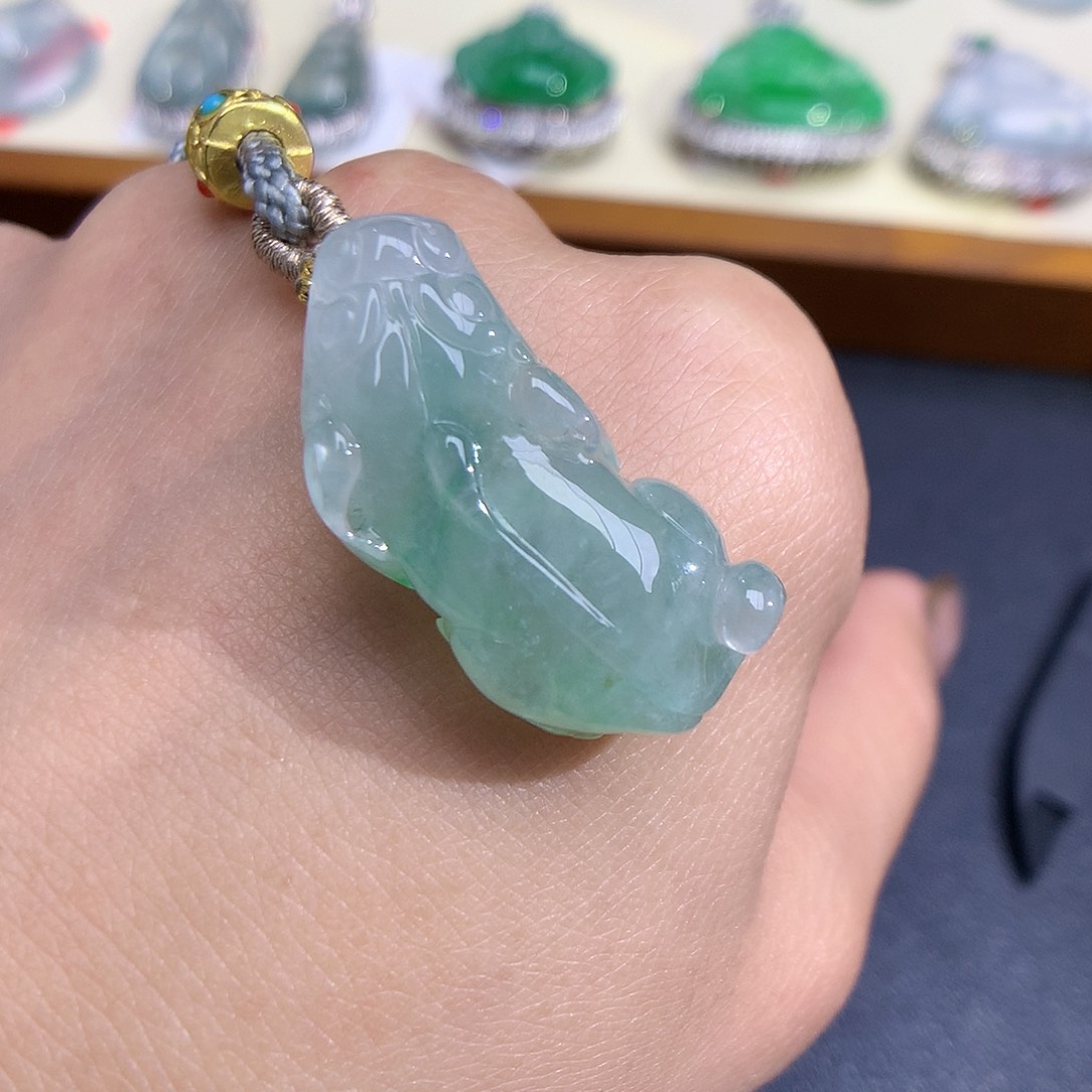 翡翠颈饰未镶嵌貔貅