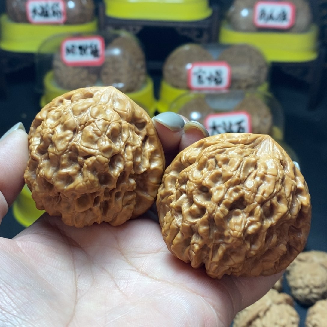 文玩核桃把件凌***?龙鼎