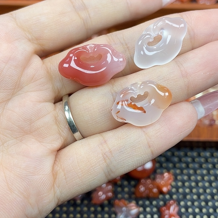 南红玛瑙未镶嵌颈饰平安锁