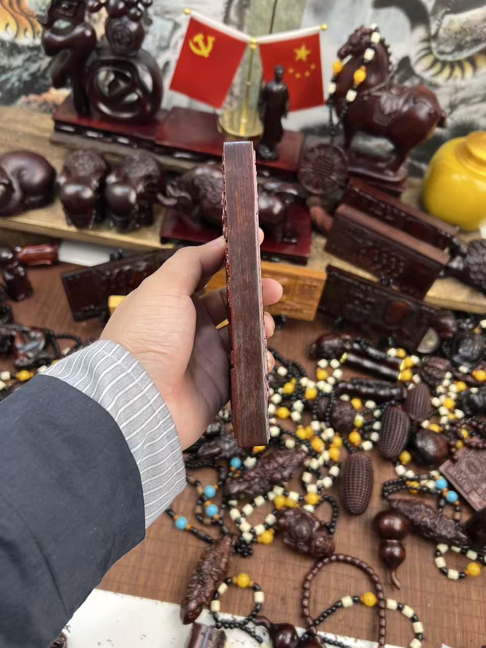 紫檀木【加厚版1990四人版+支架】木雕摆件