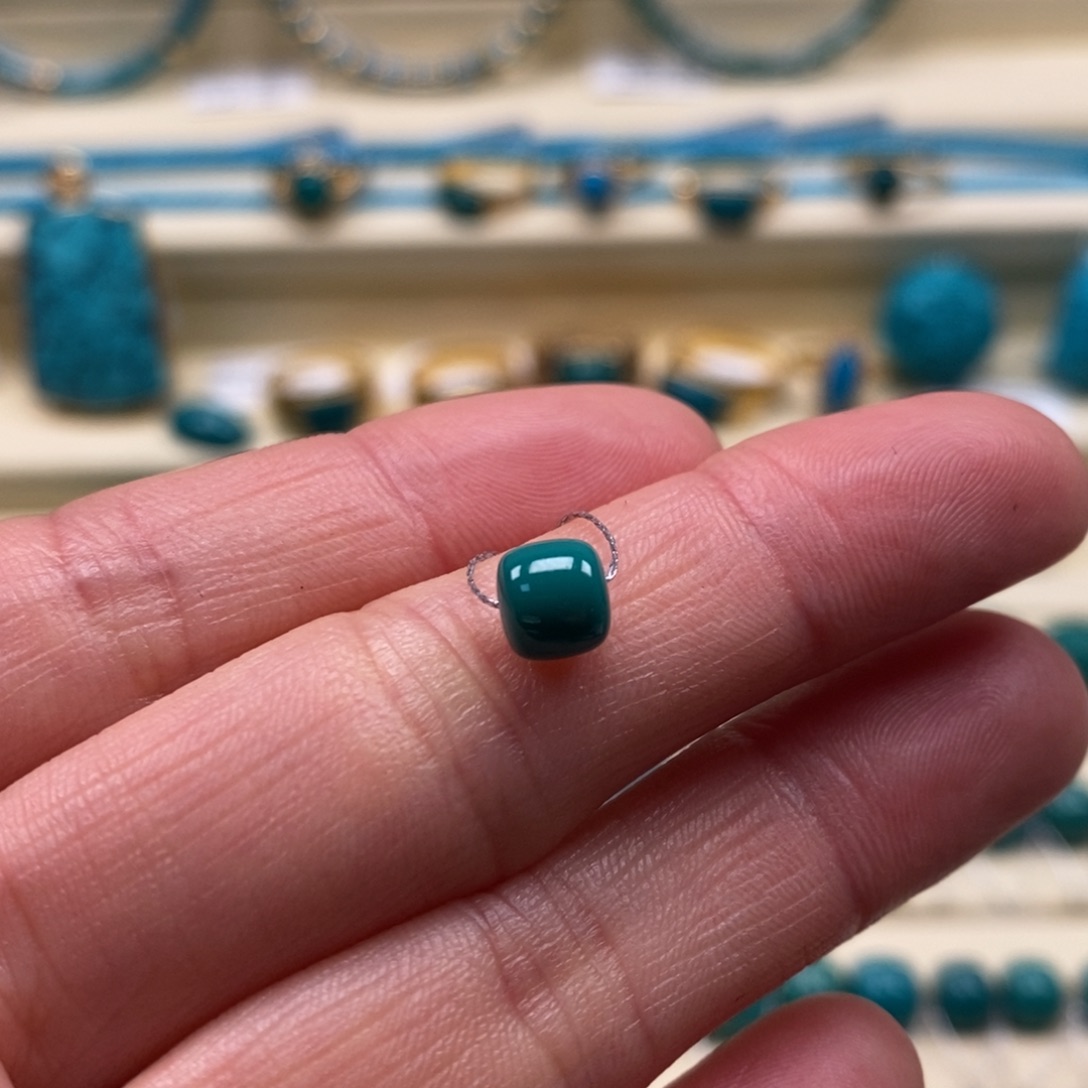 绿松石未镶嵌珠宝奇石直径5.9−5.4老型