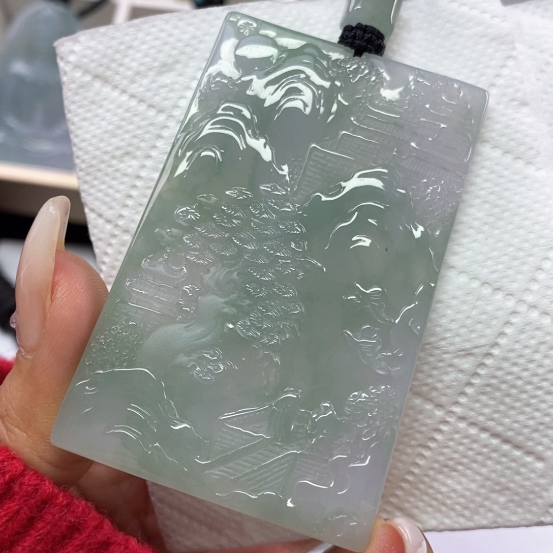 翡翠挂件未镶嵌翡翠