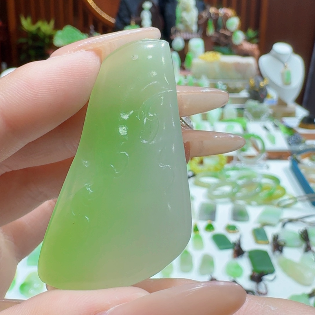 和田玉翠青冰底随行挂件未镶嵌