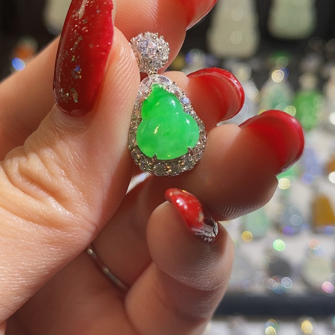 翡翠颈饰银S925镶嵌天然翡翠