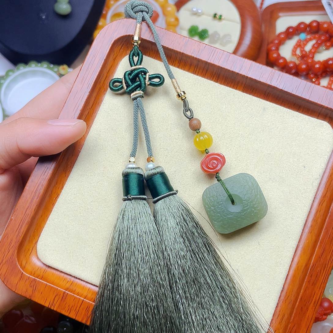 和田玉挂件未镶嵌车挂