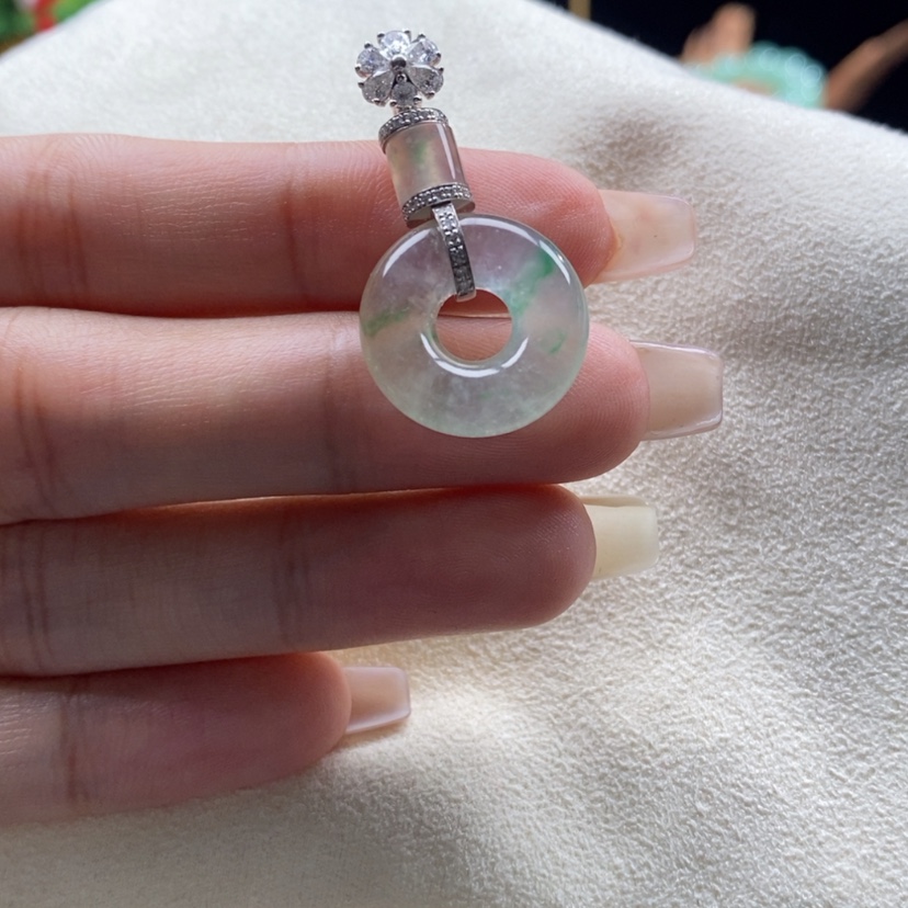 【闪购商品】翡翠颈饰18K金镶嵌高冰茶甜甜圈吊坠