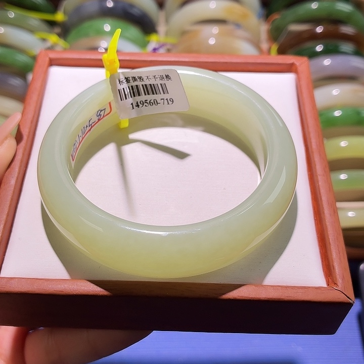 和田玉未镶嵌手镯且末暖黄大宽胎58