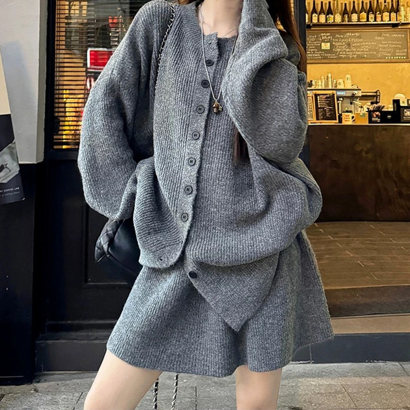 孕妇慵懒风穿搭宽松长袖针织毛衣显瘦女2025秋季新款时尚套装