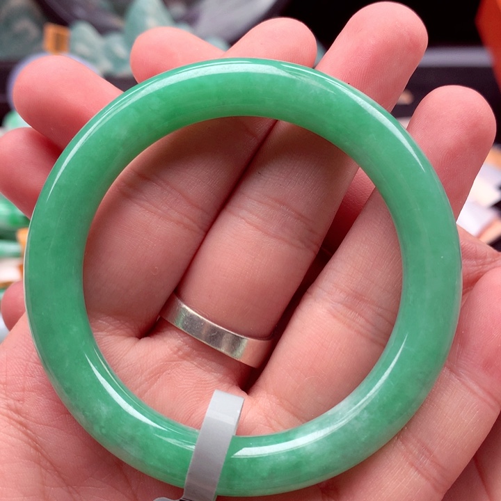 翡翠未镶嵌手镯翡翠