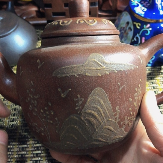 紫砂茶壶原矿泥料手工制作的紫砂壶。