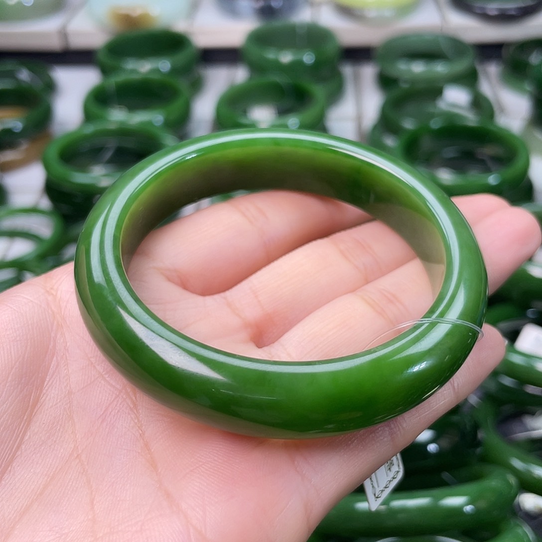 和田玉（碧玉）未镶嵌手镯