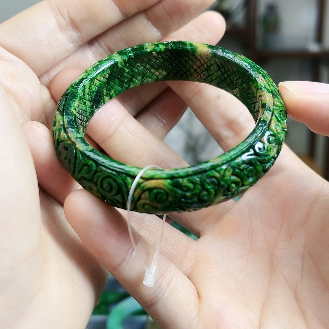 翡翠手镯未镶嵌手镯56.8