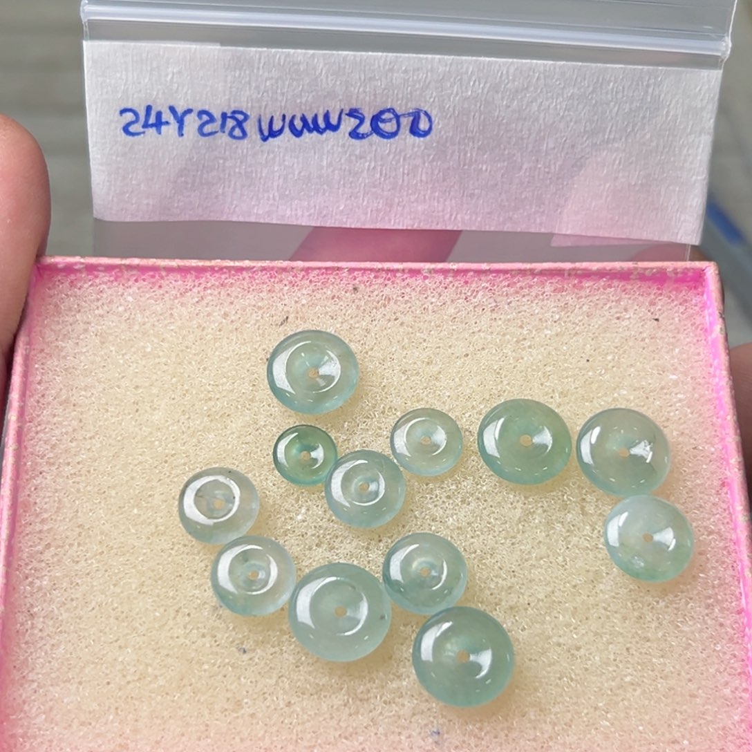 定制翡翠未镶嵌扣