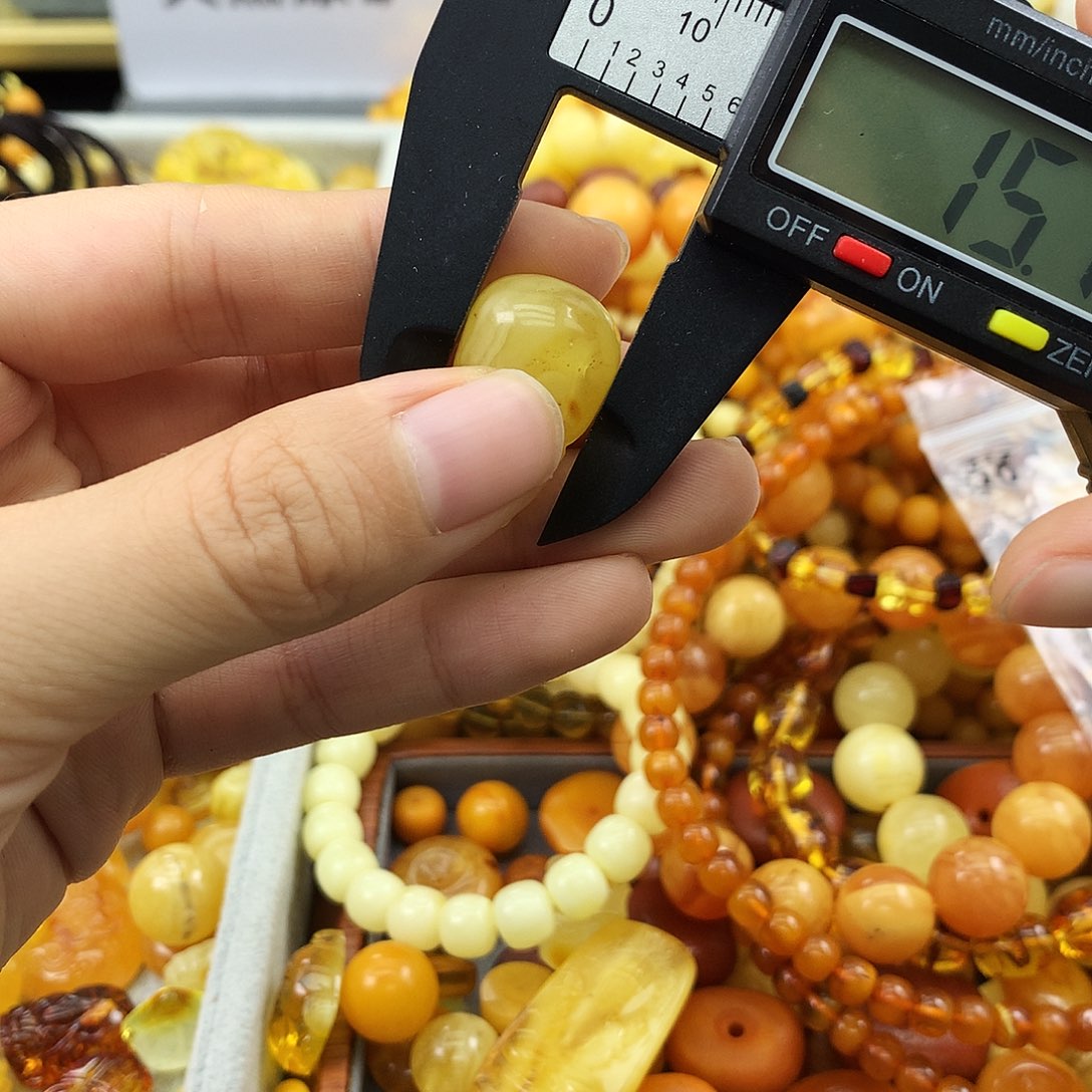 未镶嵌琥珀珠宝奇石