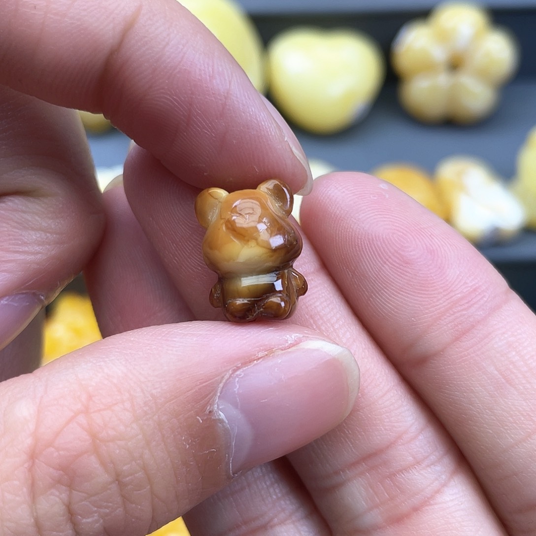 琥珀裸石未镶嵌蜜蜡