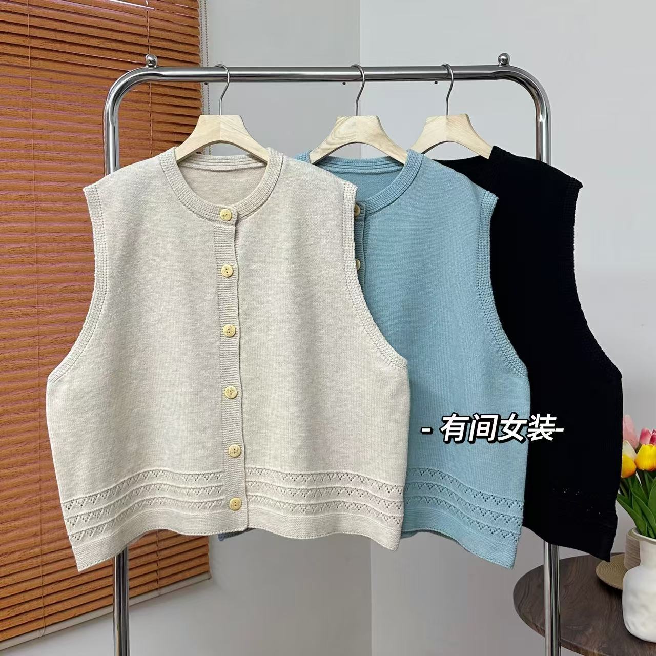 大版宽松圆领单排扣马甲提花减龄百搭春款针织无袖马夹短款叠穿女