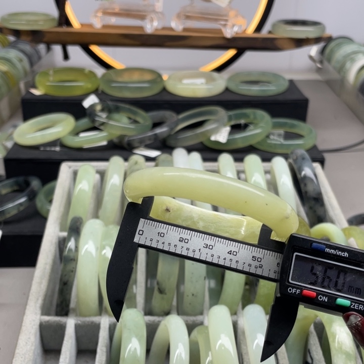 蛇纹石玉手镯未镶嵌269