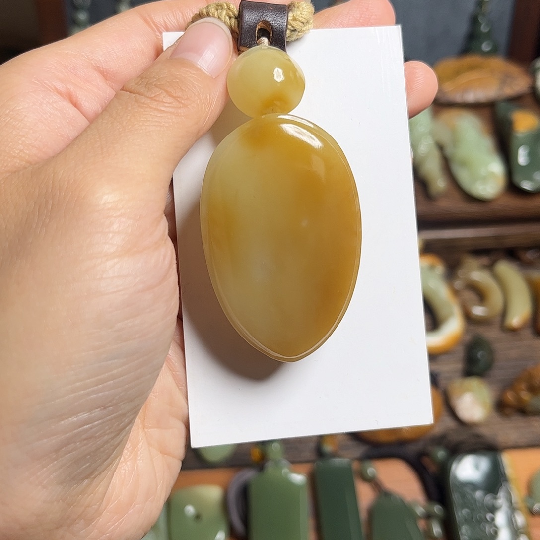 绿***荫岫岩老玉（透闪石质玉）未镶嵌颈饰