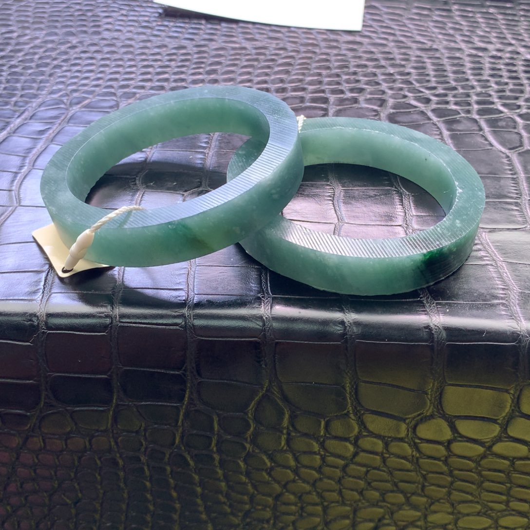 定制翡翠未镶嵌手镯