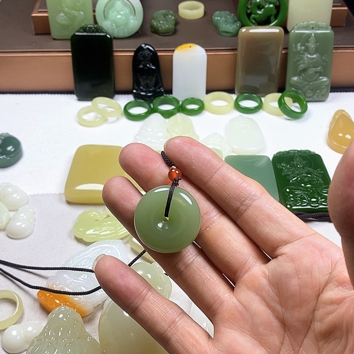 和田玉（糖玉）未镶嵌珠宝奇石