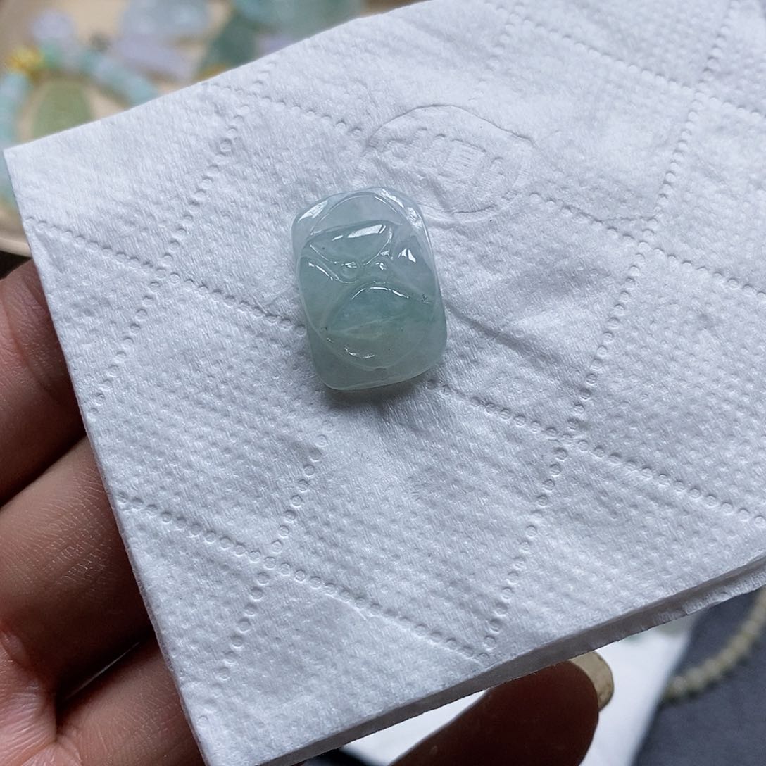 翡翠颈饰未镶嵌闪