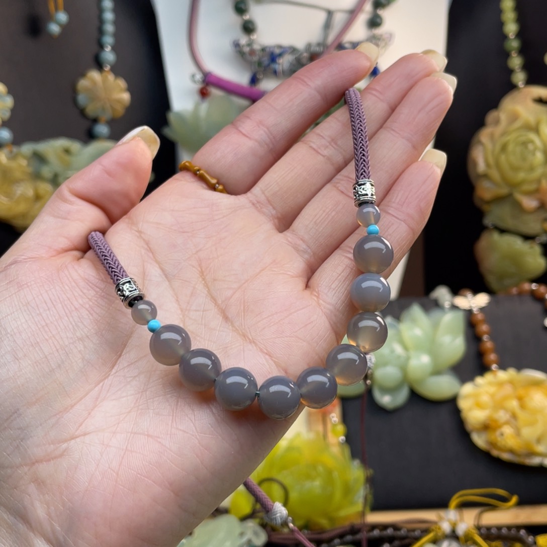 蛇纹石玉颈饰未镶嵌