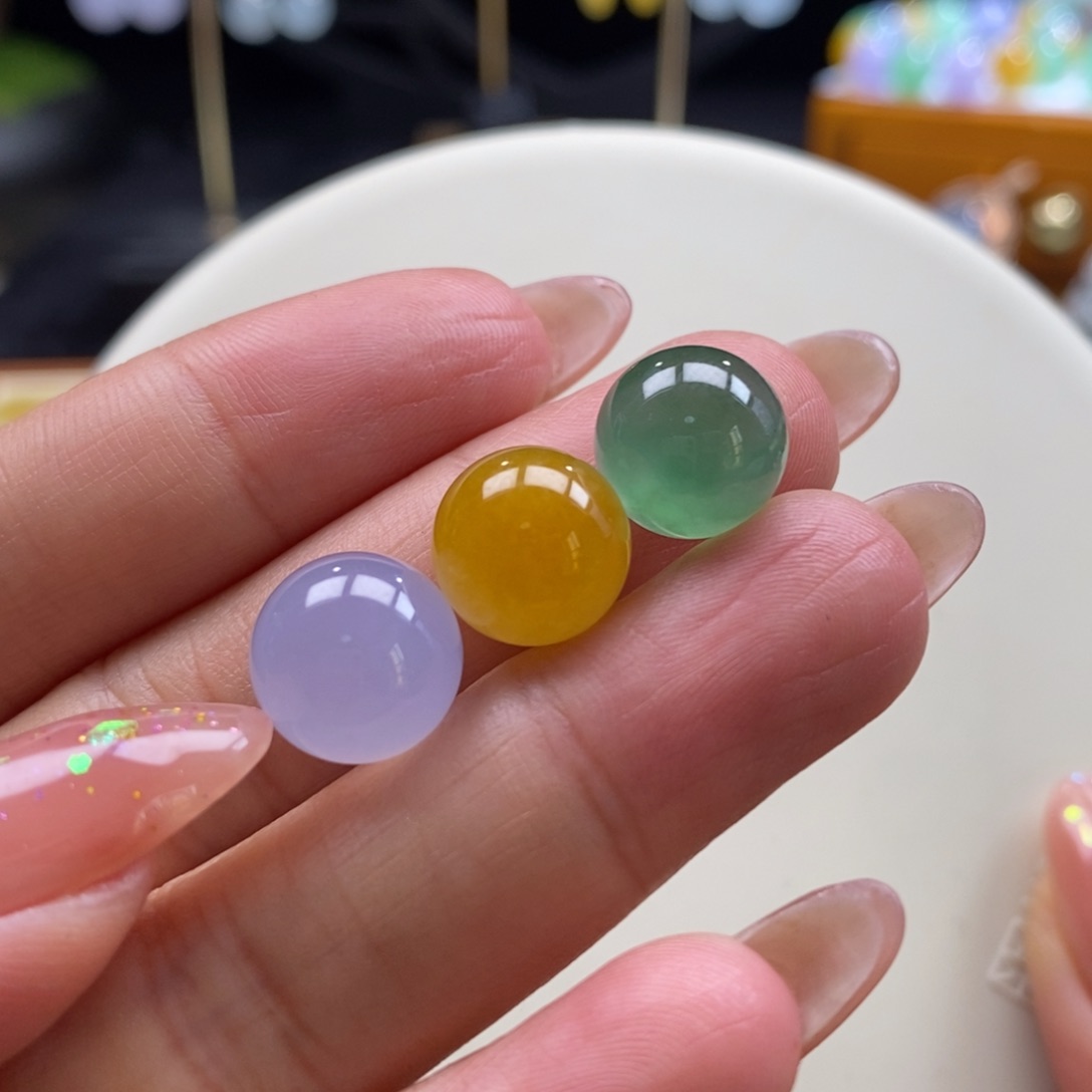 翡翠吊坠(不含链)未镶嵌翡翠三彩色圆珠