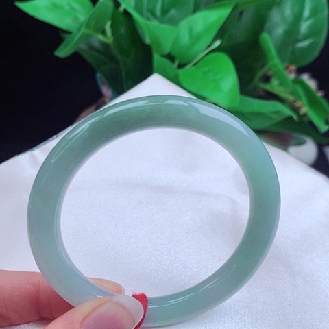 翡翠手镯未镶嵌      圆条55+