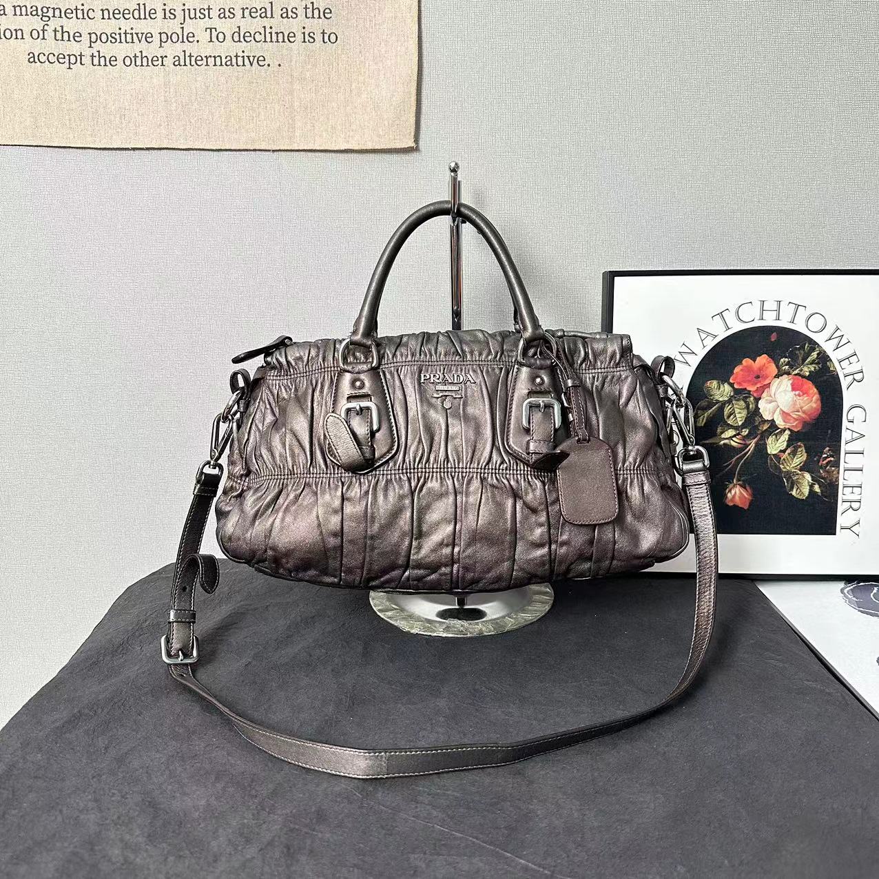 95新 Prada/普拉达 普拉达褶皱全皮单肩包/手提包/斜挎包