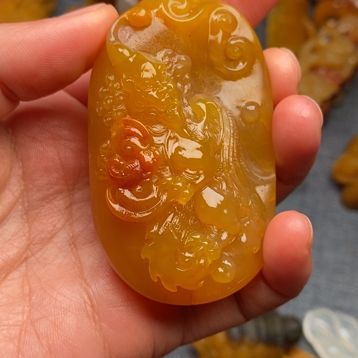 石英质玉（黄龙玉）合金颈饰