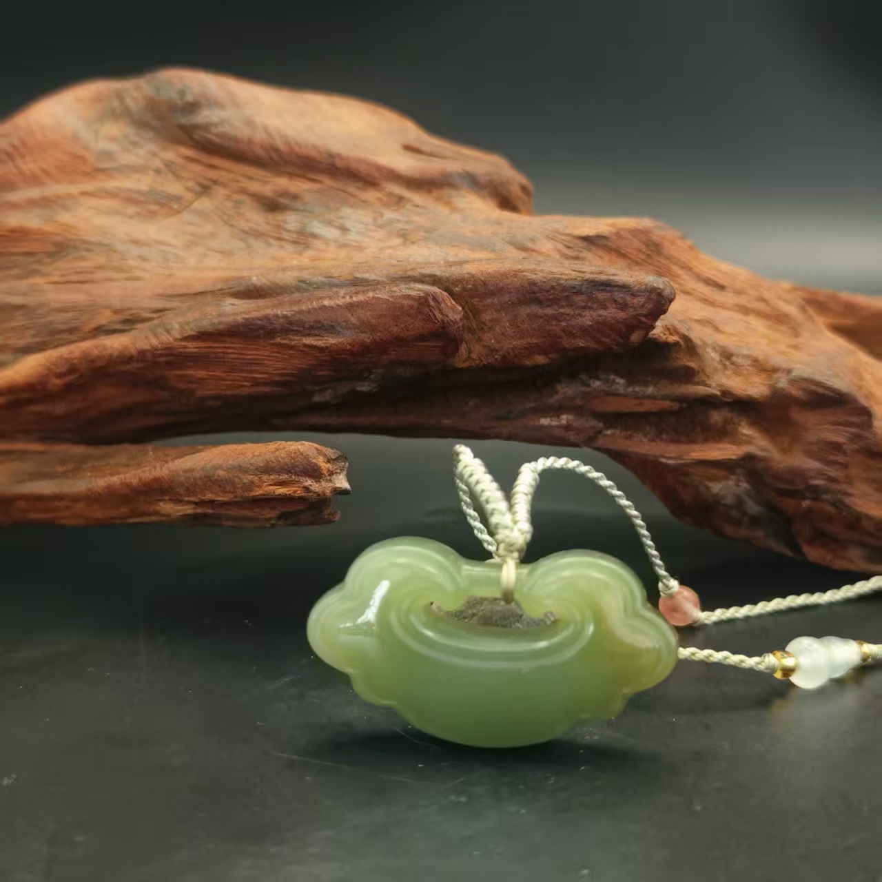 和田玉平安锁吊坠0021