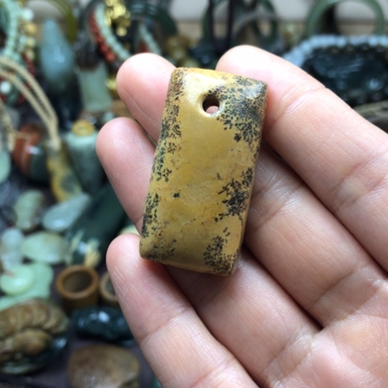 岫岩河磨玉（透闪石质玉）挂件未镶嵌