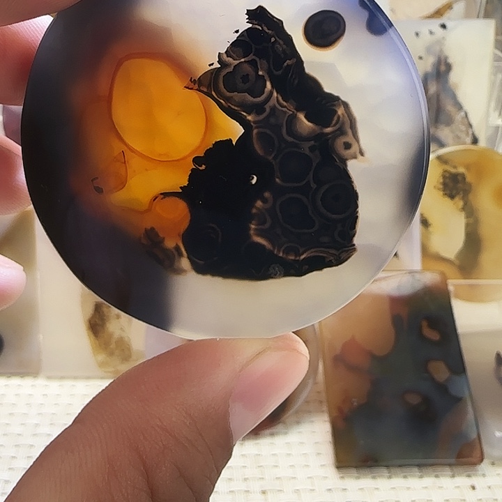 玛瑙/玉髓未镶嵌珠宝奇石