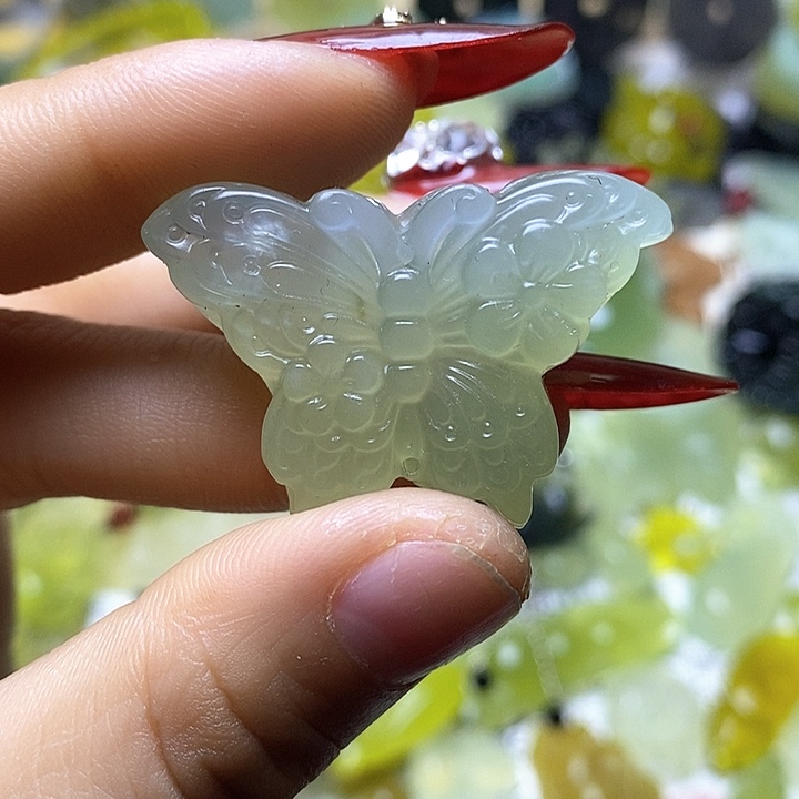 蛇纹石玉颈饰未镶嵌