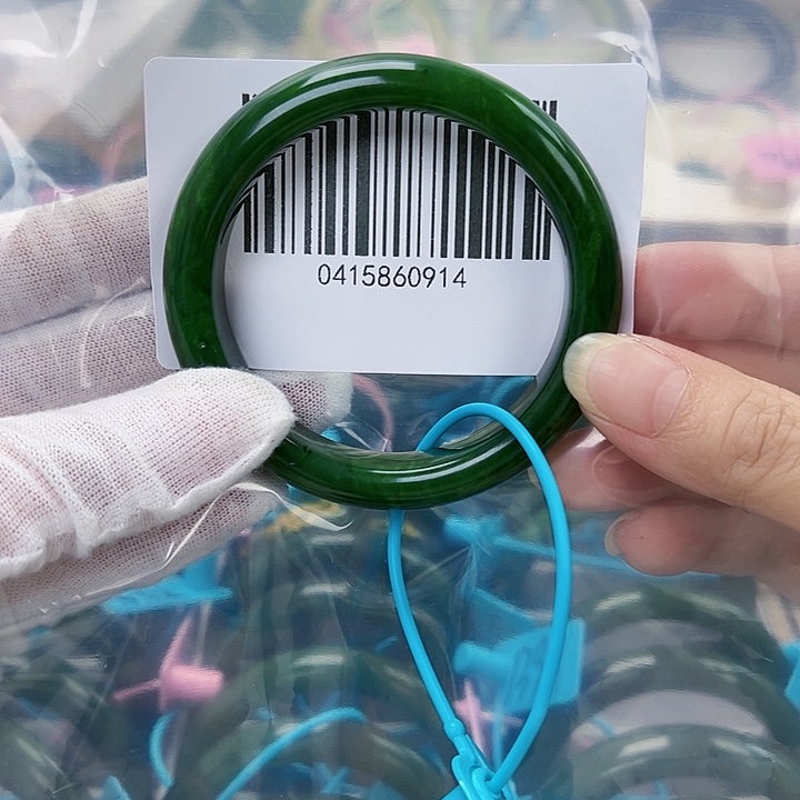 和田玉手镯未镶嵌微瑕5556